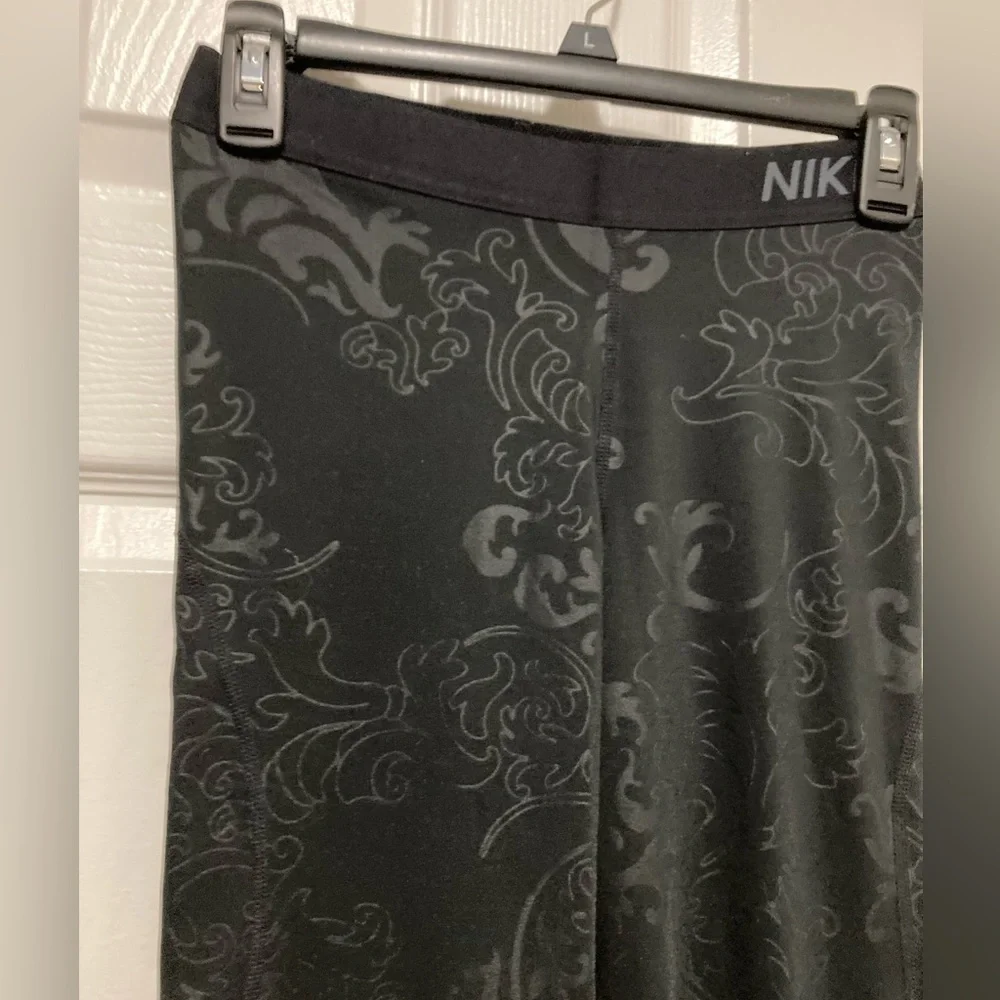*Nike Pro Black Floral Calligraphy Gorpcore Activewear Leggings #D